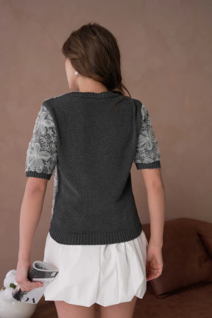 V Yaka Tül Detay Triko Kazak