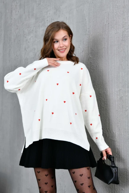 Kadın Bisiklet Yaka Kalp İşlemeli Yırtmaçlı Salaş Triko Kazak