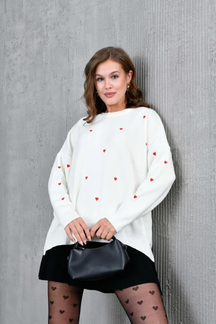 Kadın Bisiklet Yaka Kalp İşlemeli Yırtmaçlı Salaş Triko Kazak