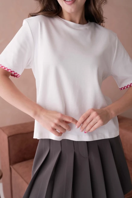 Bisiklet Yaka Sırtı 3 Fiyonk Detaylı T-Shirt