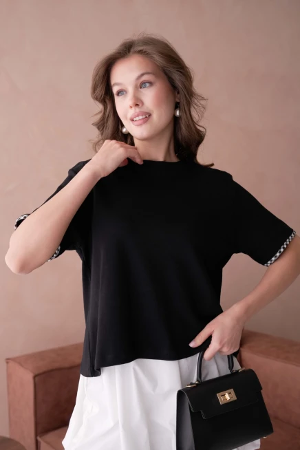 Bisiklet Yaka Sırtı 3 Fiyonk Detaylı T-Shirt