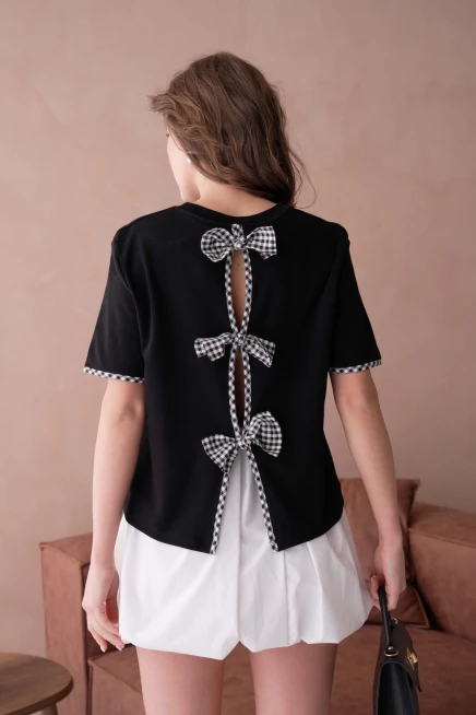 Bisiklet Yaka Sırtı 3 Fiyonk Detaylı T-Shirt