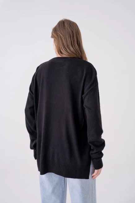 Bisiklet Yaka Yırtmaçlı Salaş Aplikeli Triko Kazak