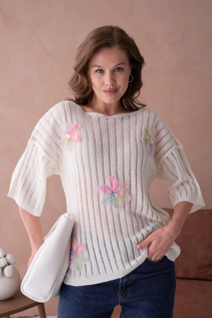 Kayık Yaka Çiçek Aplikeli Salaş Triko Kazak
