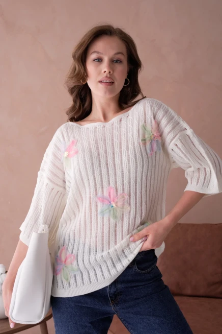 Kayık Yaka Çiçek Aplikeli Salaş Triko Kazak