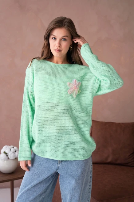 Kayık Yaka Dokulu Aplikeli Uzun Kol Kazak