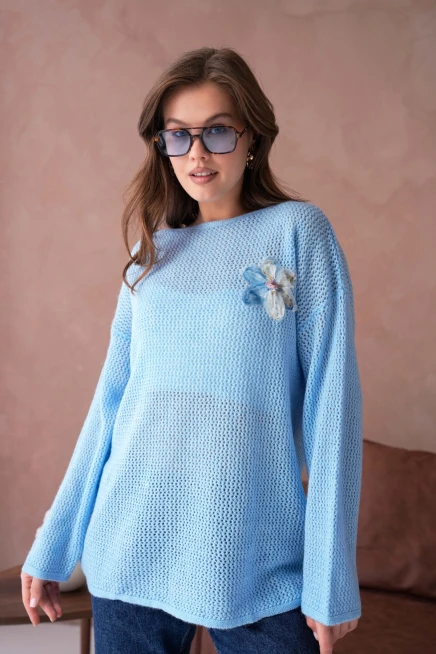 Kayık Yaka Dokulu Aplikeli Uzun Kol Kazak