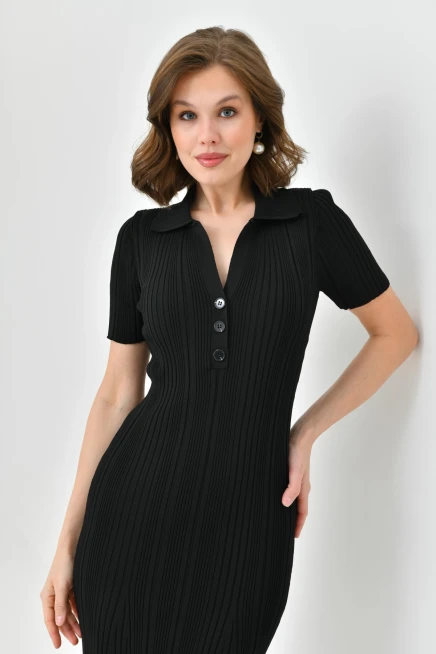 Polo Yaka Düğme Detaylı Uzun Triko Elbise