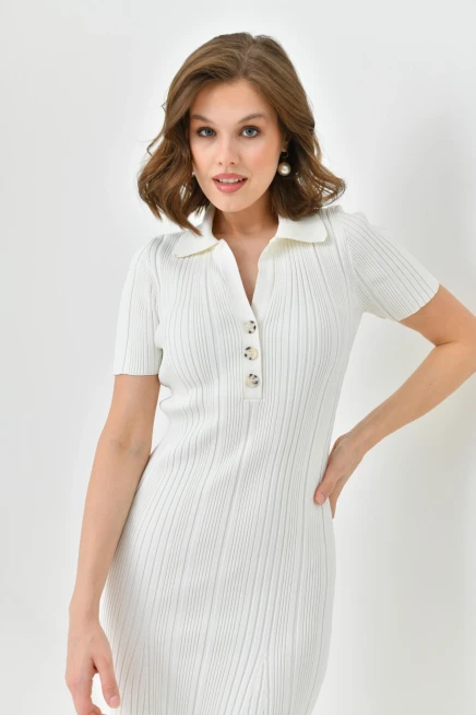 Polo Yaka Düğme Detaylı Uzun Triko Elbise