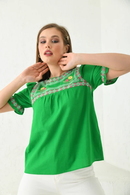 Nakış İşlemeli Dokuma Gömlek