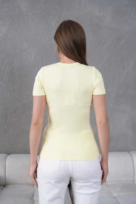 Bisiklet Yaka Ön Yüzünde Taş Kalp Aksesuarlı  Slim Fitilli T-Shirt