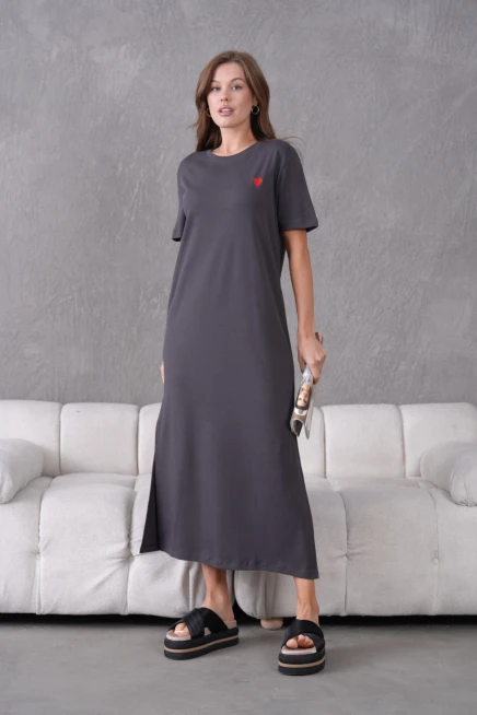 Nakış İşlemeli Kısa Kol Yırtmaçlı Yazlık Penye Elbise