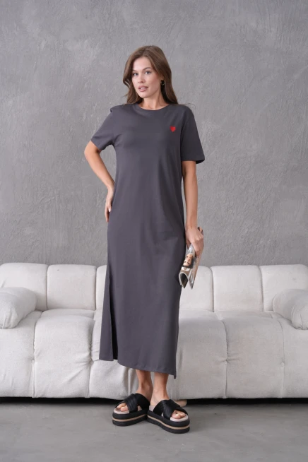 Nakış İşlemeli Kısa Kol Yırtmaçlı Yazlık Penye Elbise