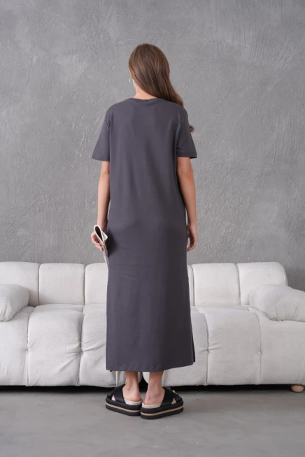 Nakış İşlemeli Kısa Kol Yırtmaçlı Yazlık Penye Elbise