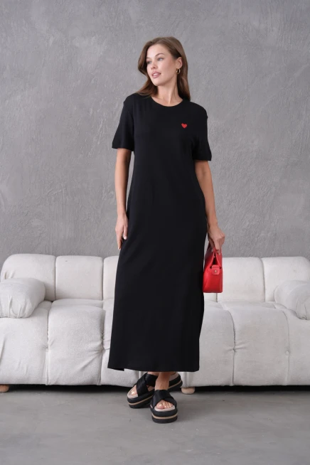 Nakış İşlemeli Kısa Kol Yırtmaçlı Yazlık Penye Elbise