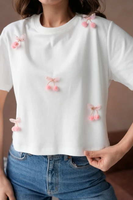 Aksesuar Detaylı Kısa Kol Basic T-Shirt