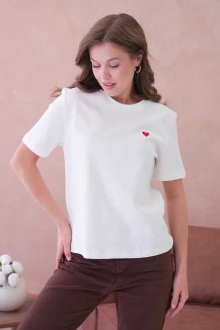 Bisiklet Yaka Kalp Nakışlı Basic T-Shirt