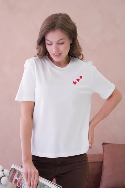 Kalp Nakışlı Basic T-Shirt