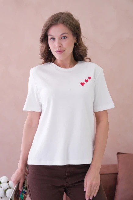 Kalp Nakışlı Basic T-Shirt