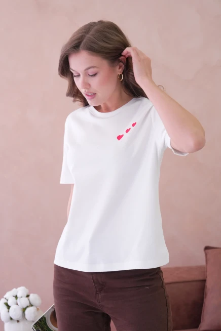 Kalp Nakışlı Basic T-Shirt