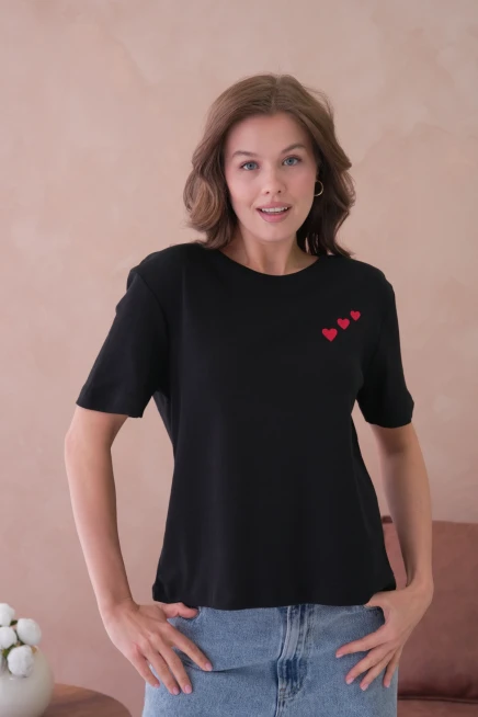 Kalp Nakışlı Basic T-Shirt