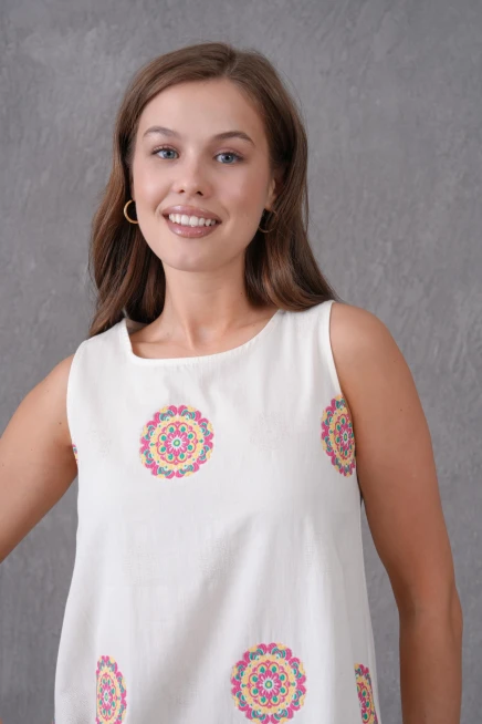 Nakış İşlemeli Kolsuz Yazlık Dokuma Çan Elbise