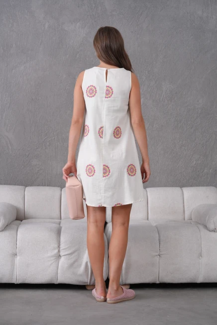 Nakış İşlemeli Kolsuz Yazlık Dokuma Çan Elbise