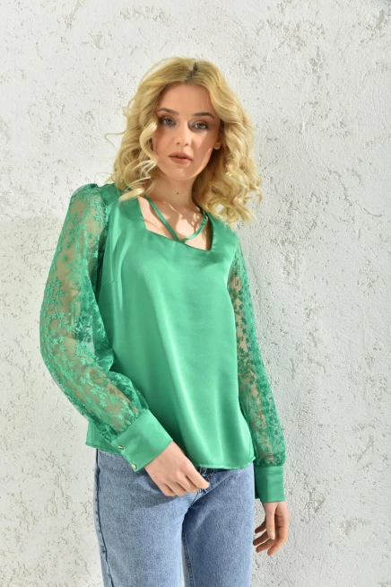 Kare Yaka Kolları Tül Detaylı Dokuma Bluz