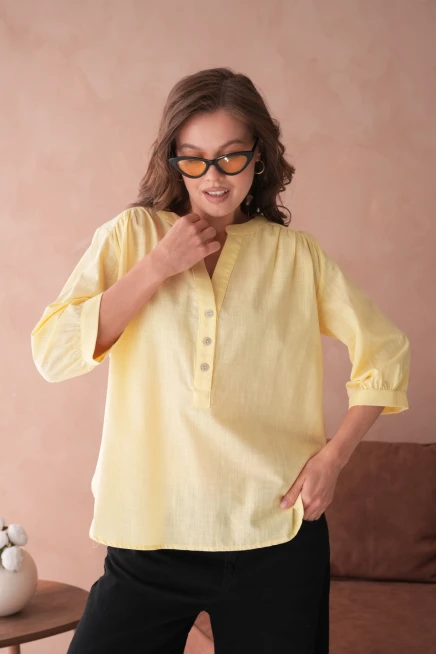 V Yaka Düğme Detaylı Dokuma Bluz