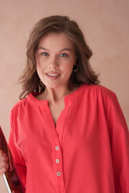 V Yaka Düğme Detaylı Dokuma Bluz