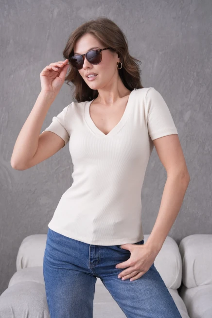 V Yaka Likralı Slim Fit Basic T-Shirt