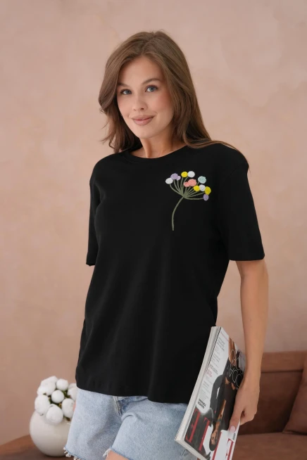 Nakış İşlemeli Kısa Kol Basic T-Shirt