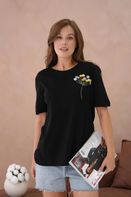 Nakış İşlemeli Kısa Kol Basic T-Shirt