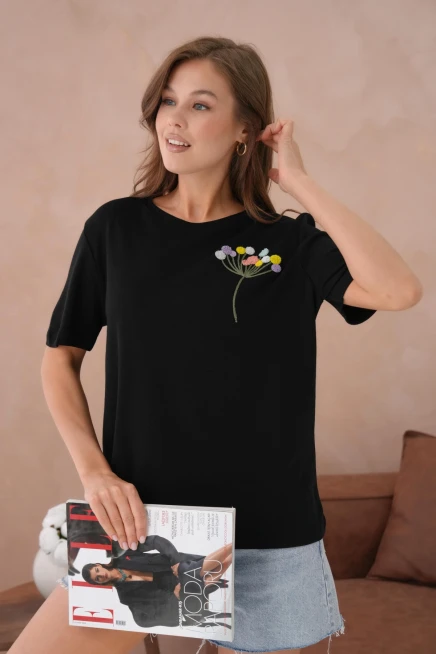 Nakış İşlemeli Kısa Kol Basic T-Shirt