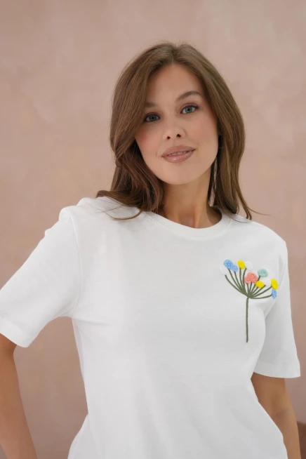 Nakış İşlemeli Kısa Kol Basic T-Shirt