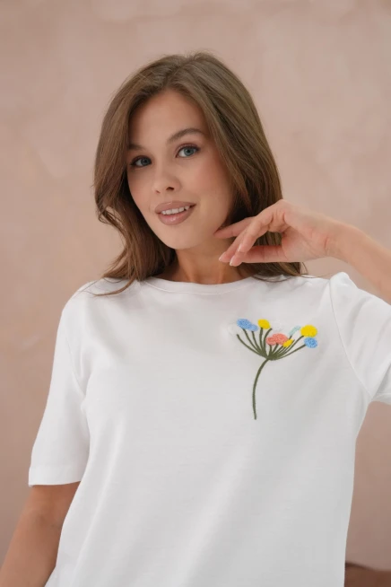 Nakış İşlemeli Kısa Kol Basic T-Shirt