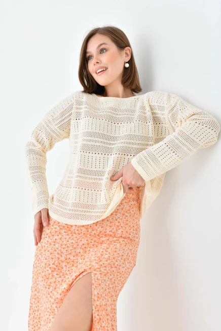 Örgü Detay Oversize Kayık Yaka Kısa Triko Kazak