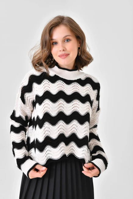 Örgü Detaylı Dik Yaka Triko Kazak