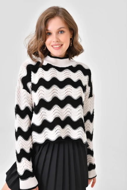 Örgü Detaylı Dik Yaka Triko Kazak