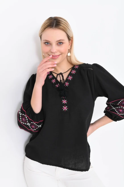 Kadın V Yaka Nakış Bağlama Detaylı Salaş Bluz