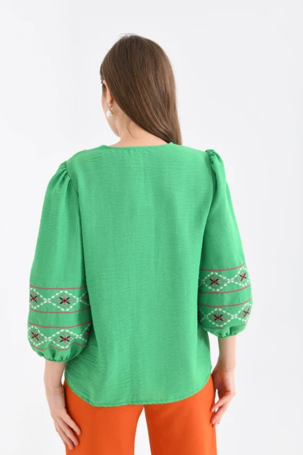 Kadın V Yaka Nakış Bağlama Detaylı Salaş Bluz