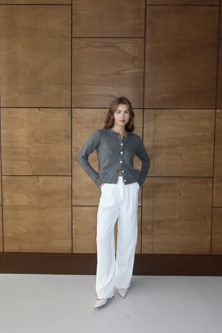 Kadın Antrasit İnci Düğme Detaylı Yumuşak Dokulu Bisiklet Yaka Triko Hırka 