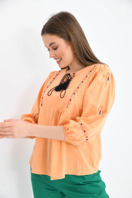 Nakış Detaylı Dokuma Bluz