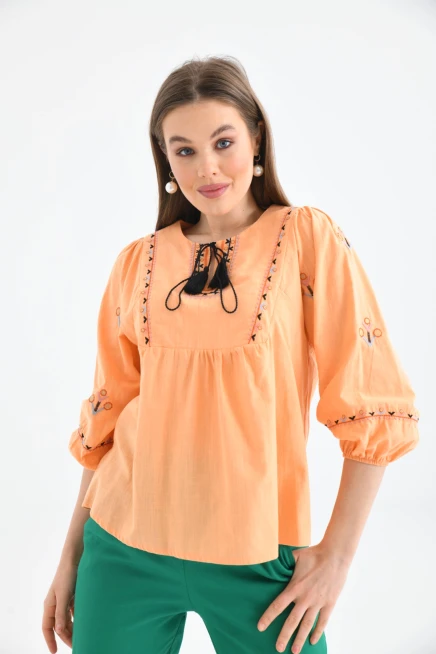 Nakış Detaylı Dokuma Bluz