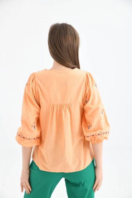 Nakış Detaylı Dokuma Bluz