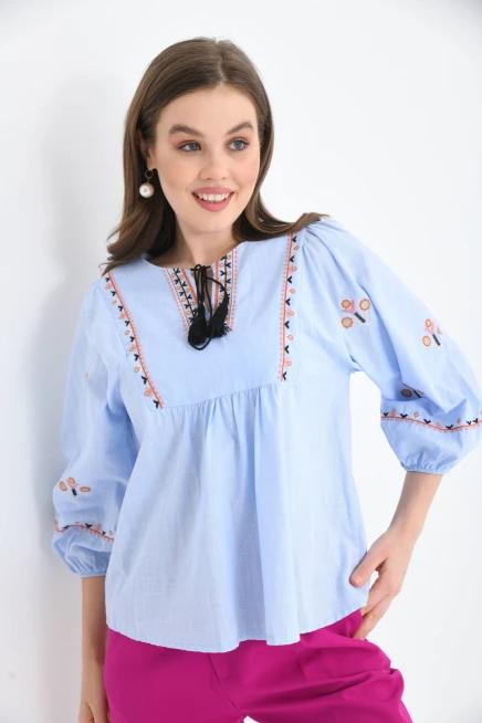 Nakış Detaylı Dokuma Bluz