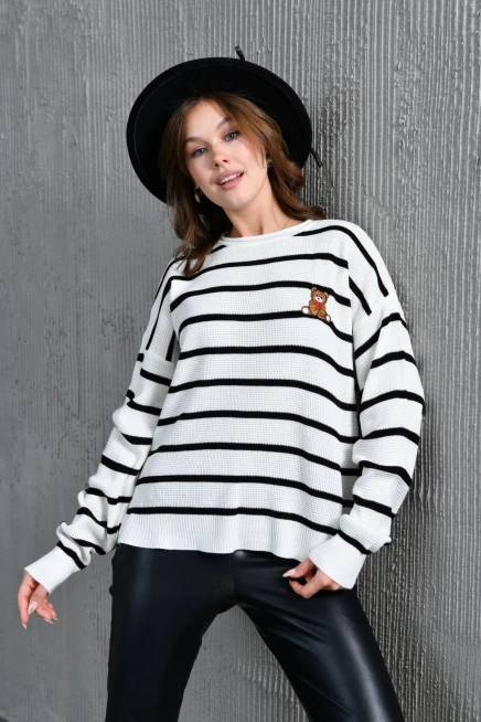 Kadın Bisiklet Yaka Nakış Detay Çizgili Oversize Triko Kazak