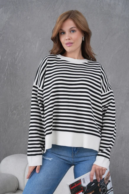 Kadın Bisiklet Yaka Nakış Detay Yırtmaçlı Oversize Çizgili Triko Kazak