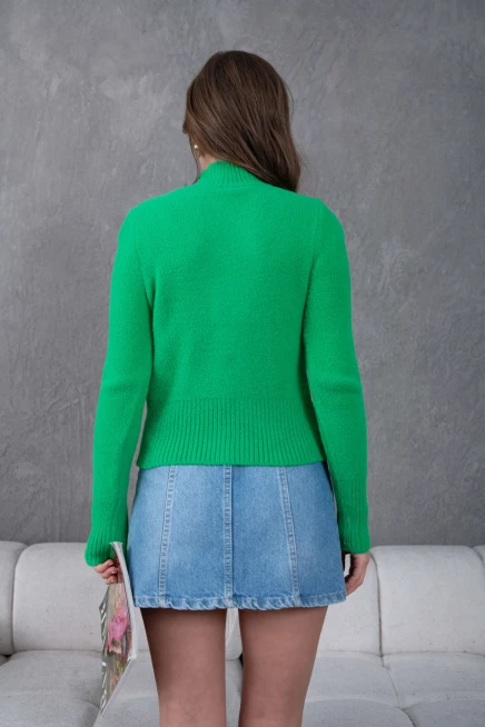 Kadın Dik Yaka Nakış Detay Şardonlu Triko Kazak