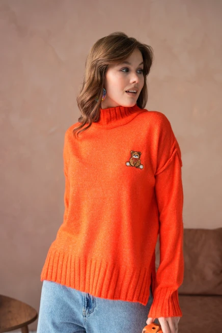 Kadın Dik Yaka Nakış Detay Yırtmaçlı Triko Kazak